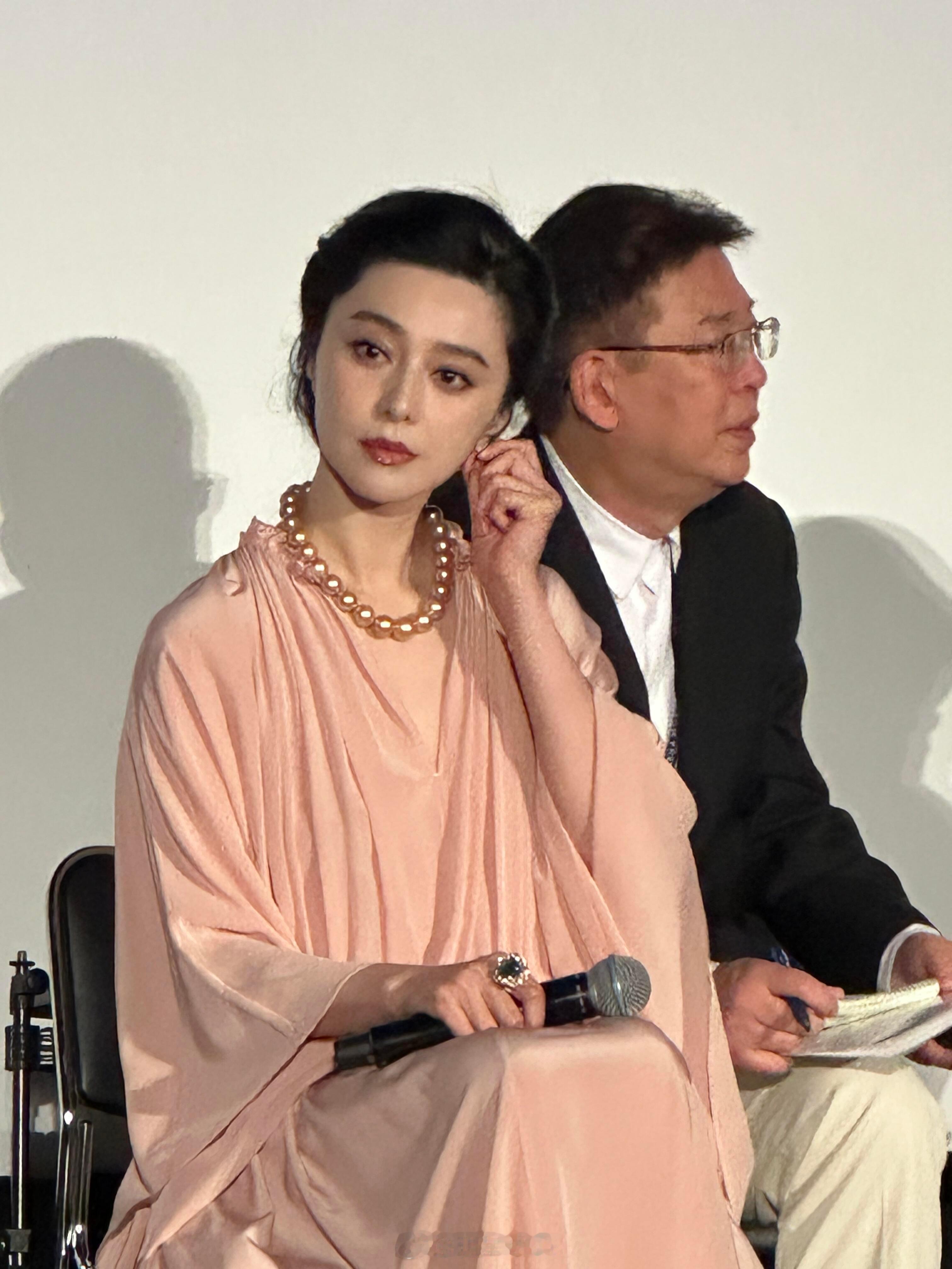 九图也无法表达出冰冰的美很幸运能够参与东京电影节中地母的观影活动,还没等从影片里