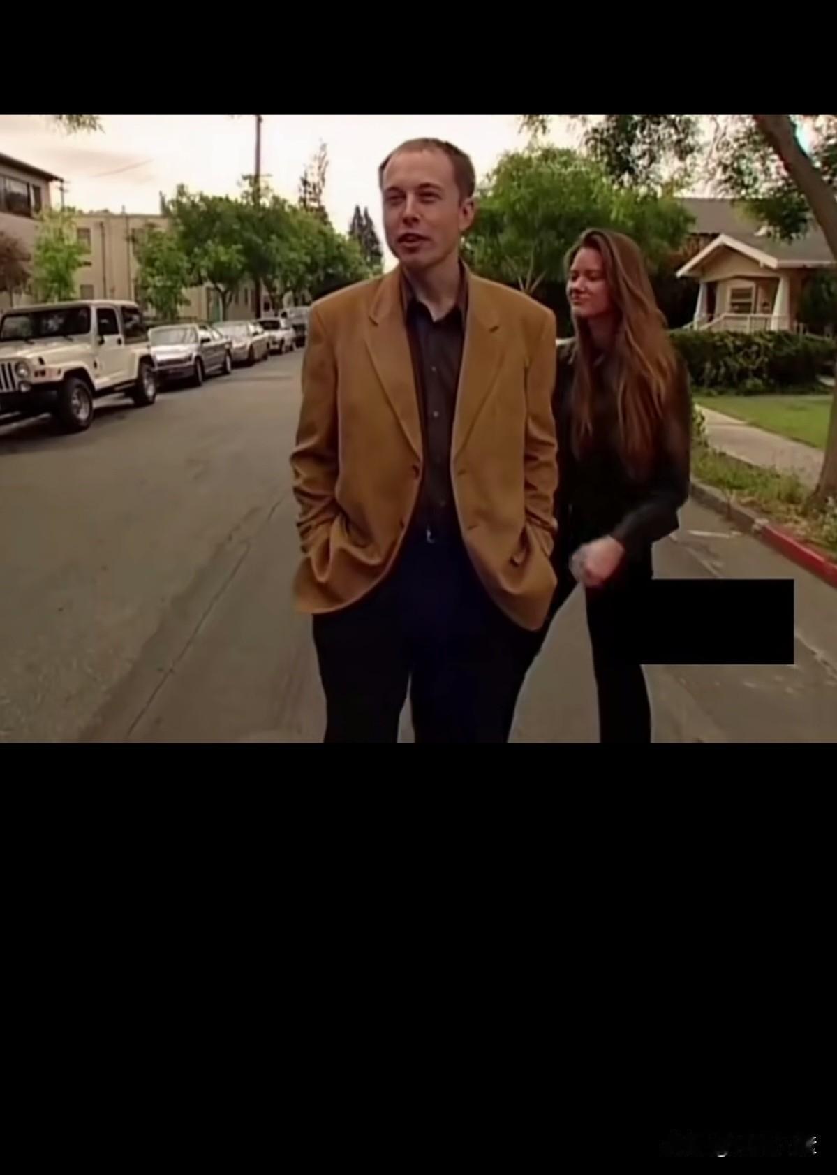 年轻时的马斯克，长的也很普通啊，谁知道几十年后他会是亿万富豪。还是他女朋友