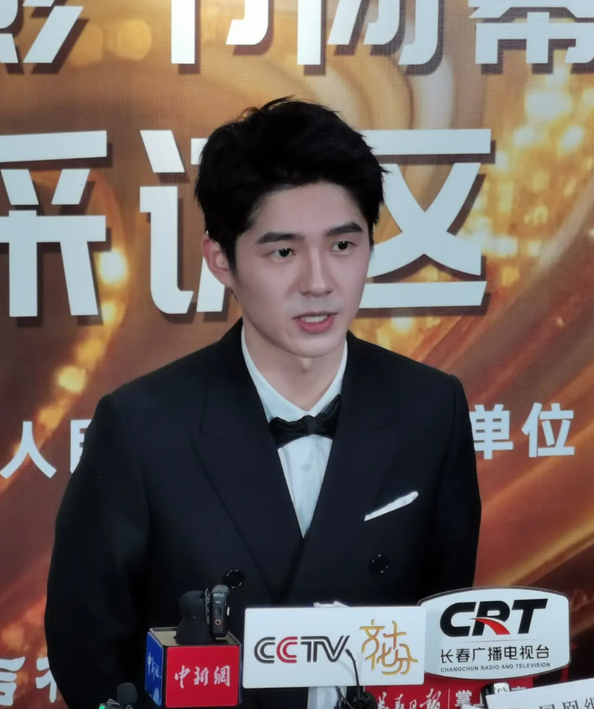 第二十届中国长春电影节金鹿奖：最佳男演员：刘昊然获奖影片《解密》最佳女演