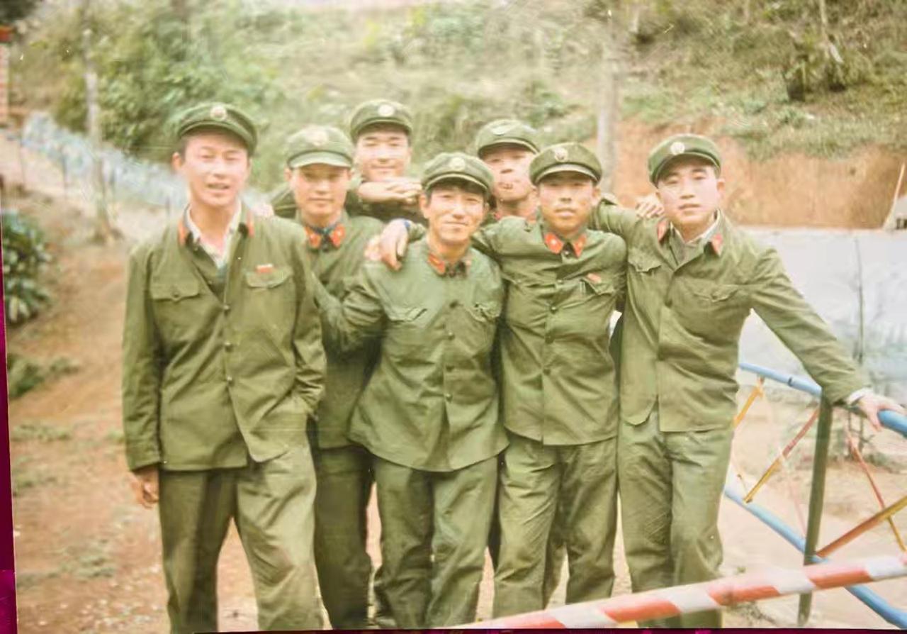 61师师通讯营部分参战老兵在老山前线。