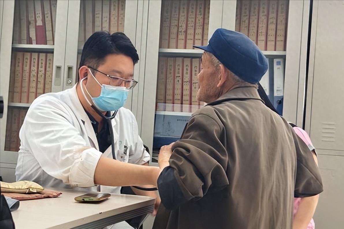 专家忠告：冠心病患者若戒掉吸烟，用不了多久，身体或有6个改善有冠心病还在抽烟