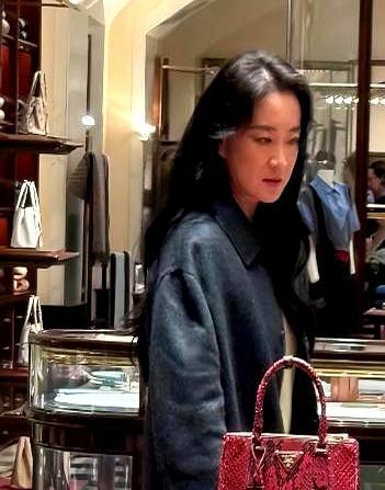 贾玲把自己“拆”了再重装。先胖到210，再狠减100斤，票房34亿直接砸开