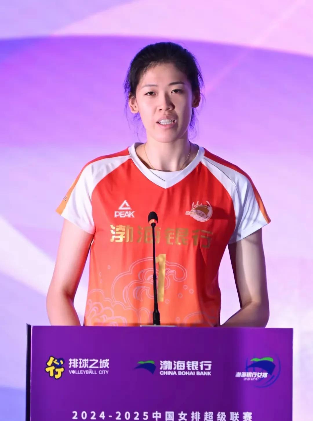【女排球迷聊李盈莹，这是真爱】昨天听说李盈莹恢复训练，老周随手写了一篇，在回复