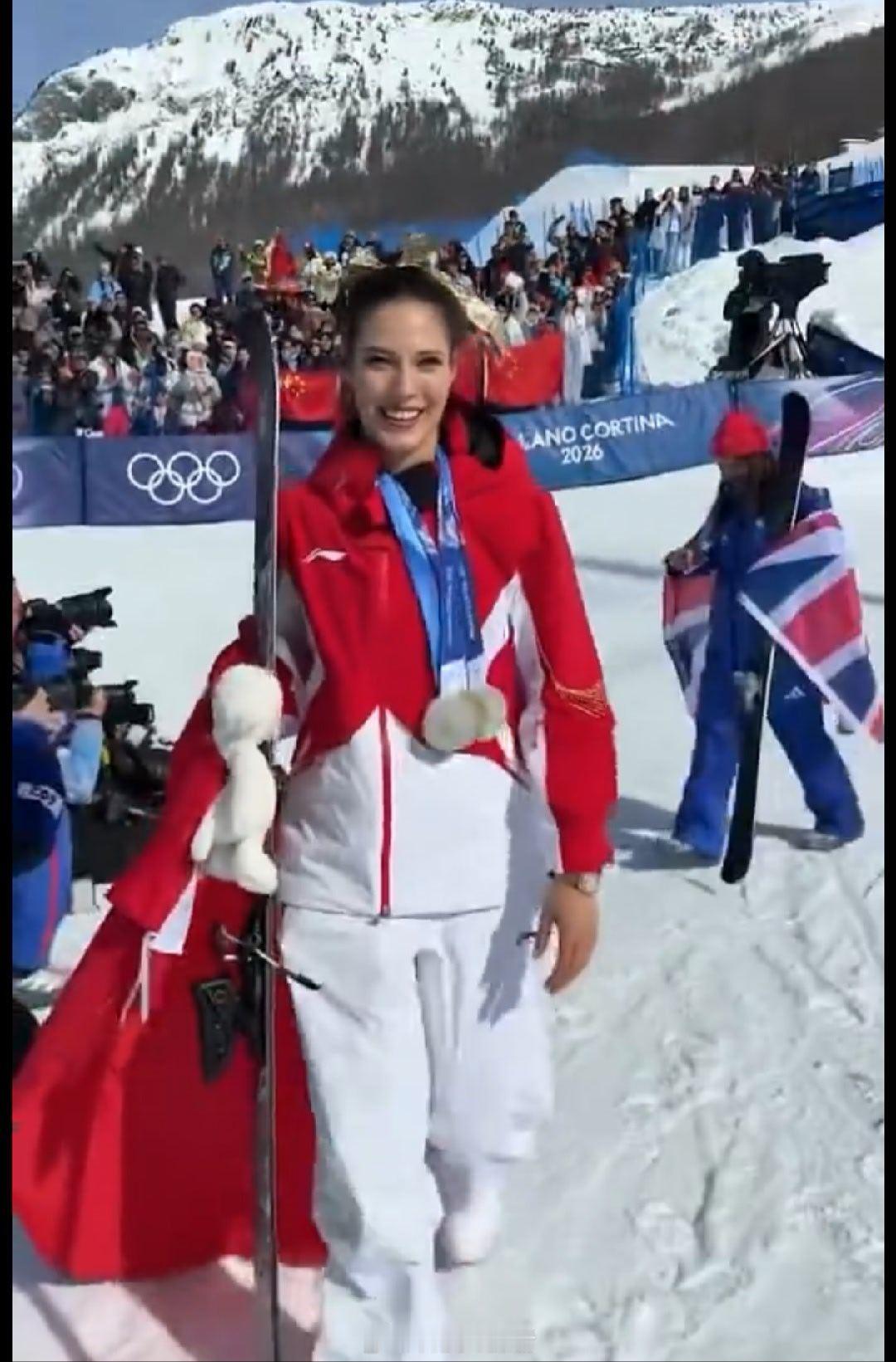 谷爱凌场外收入是奖金230倍谷爱凌晒金牌打脸外媒看到这个数据，第一反应确实是：2