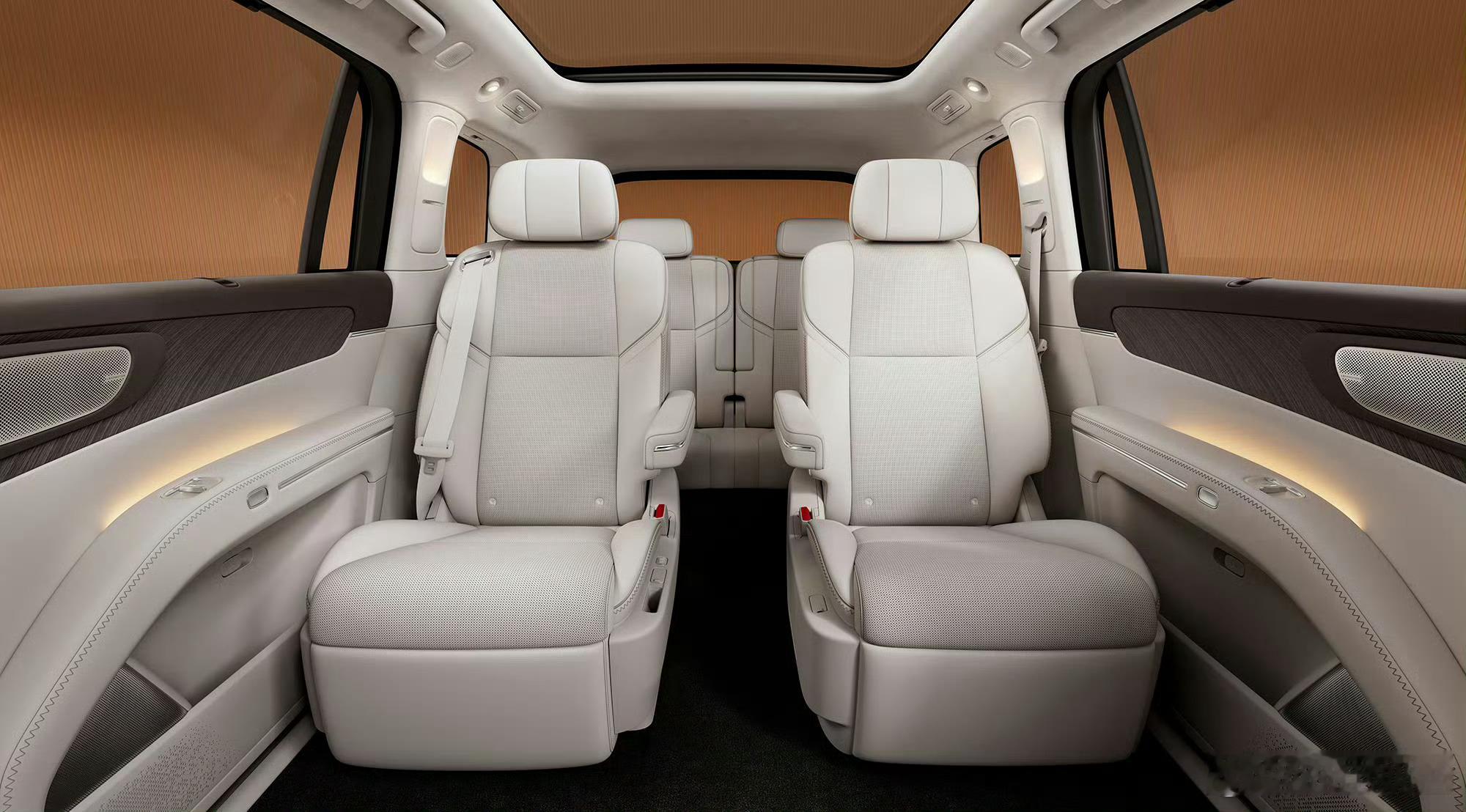 咱就是说，零跑D19的这个内饰设计语言，不能说和理想i8差不多吧，简直是接近一模