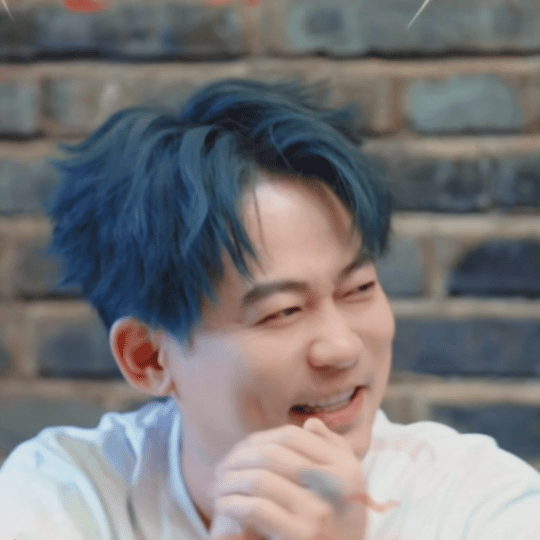 没有不拥护苏醒的义务苏醒就是《快乐老友记》节目粉的嘴替本替😂在线硬核催更快乐老