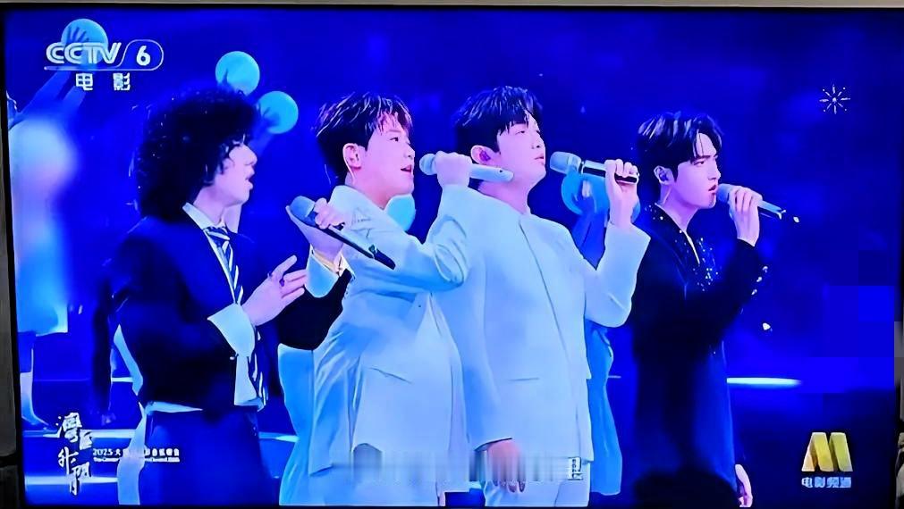 我估计明年的大湾区演唱会，应该没几个明星敢去了，这哪是演唱会啊，这明明就是一