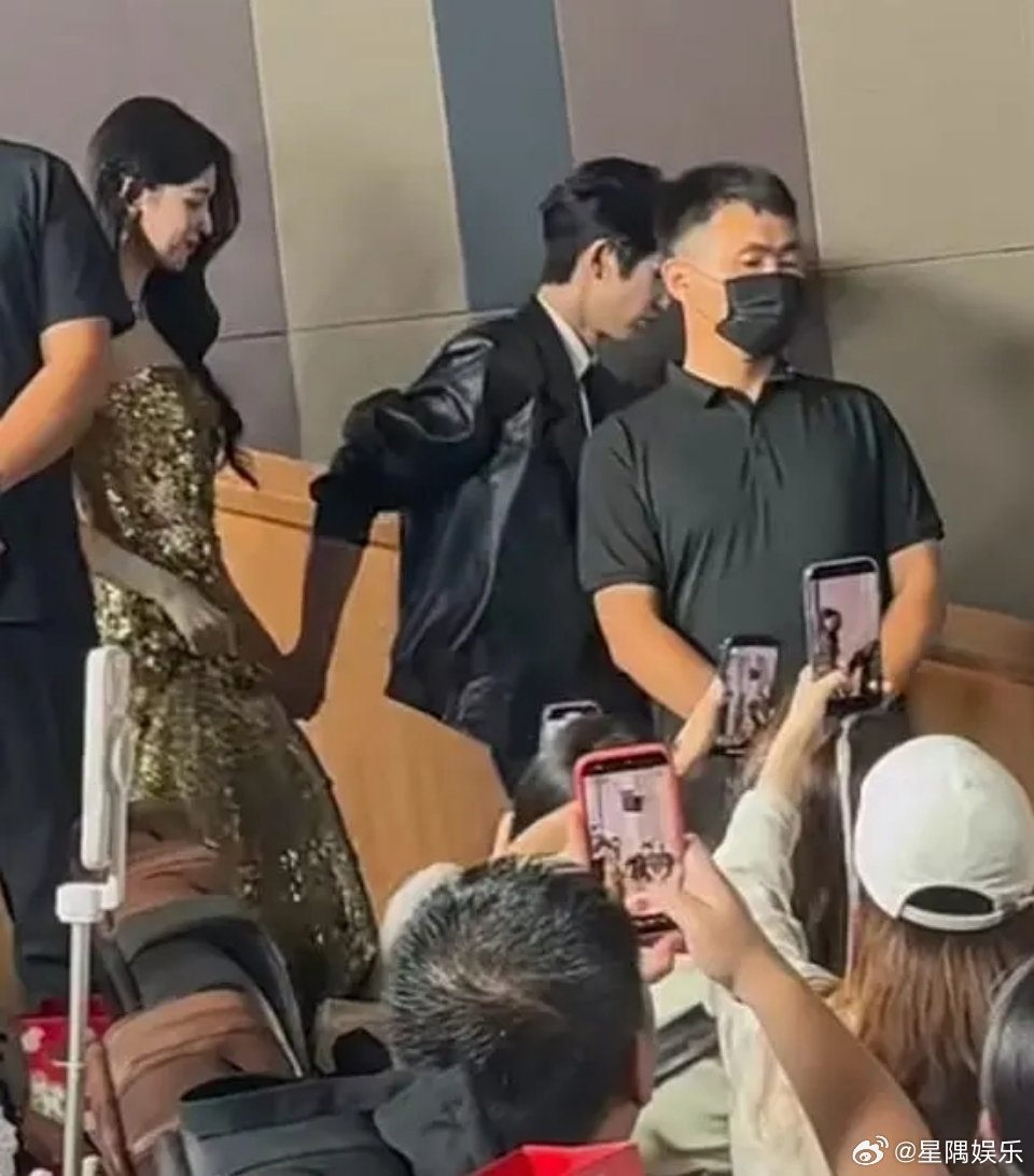 张凌赫怎么和王楚然麦的这么开心，剧扑扑疯了