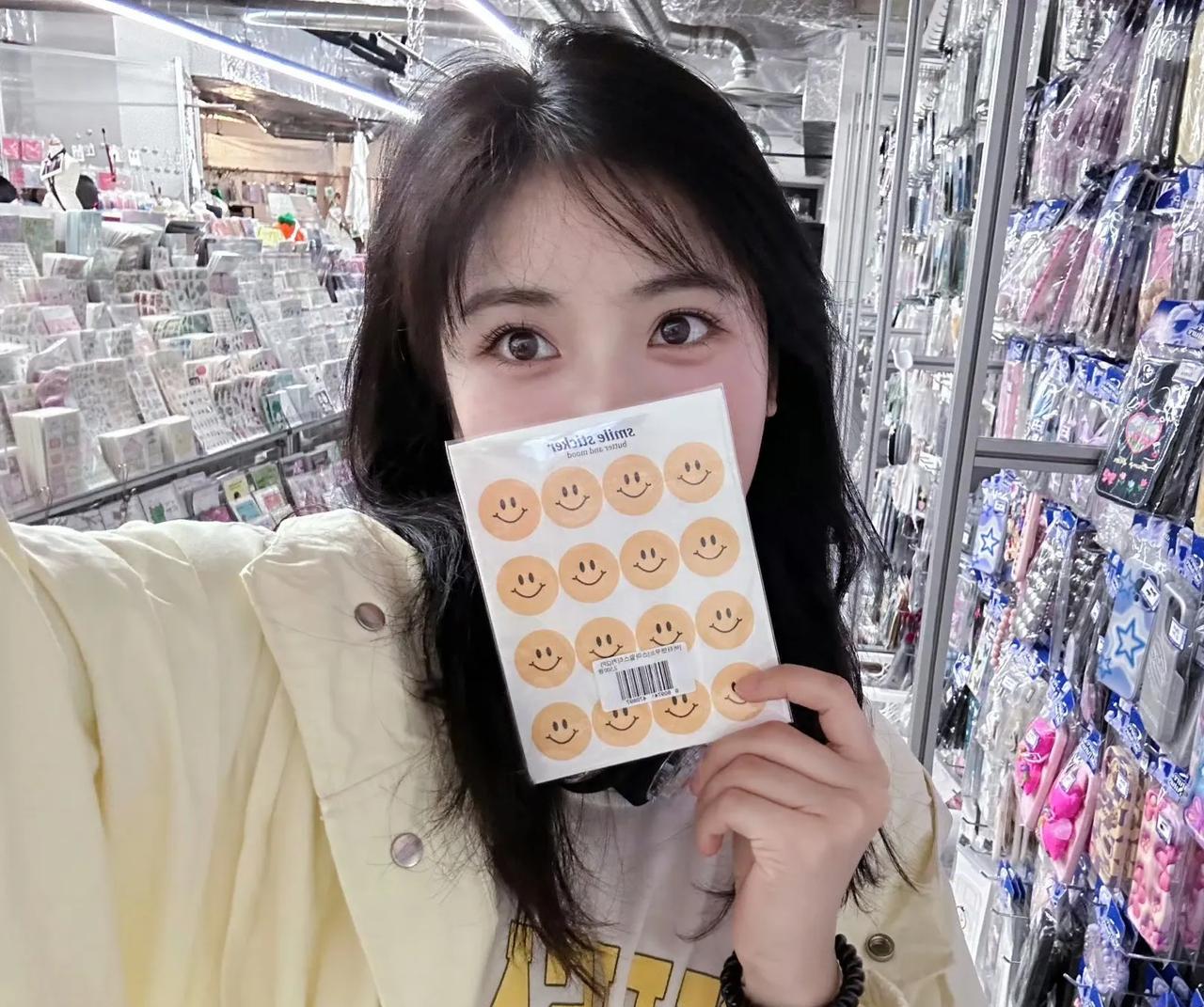 沈月的图，小女生风格，真的好多适合当头像啊！#演员美女#