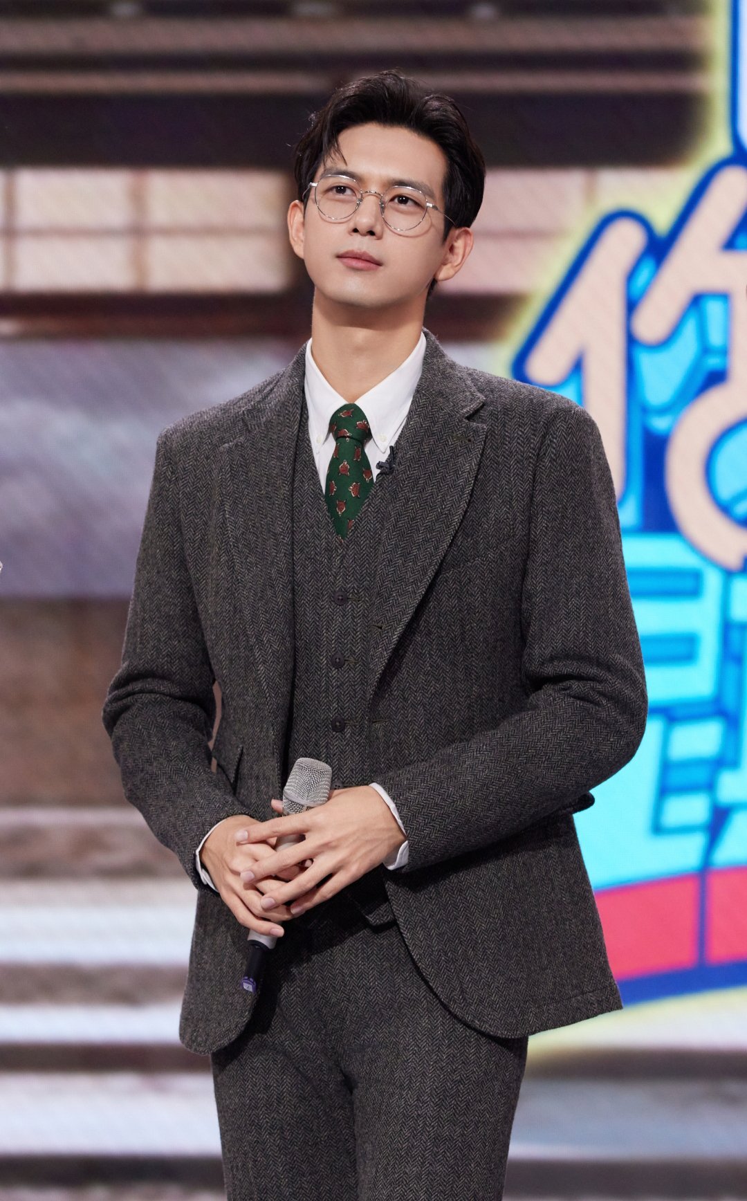 李现lx李现正能量偶像始于颜值，陷于气质，忠于人品，说的就是他