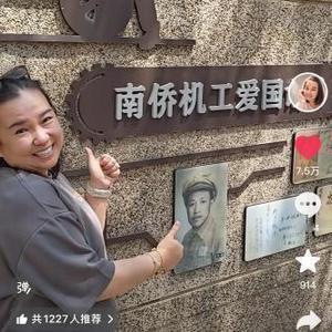 太感动了！马来西亚姑娘逛昆明新闻南路，路过一面南侨机工纪念墙，本来只是随便扫一眼
