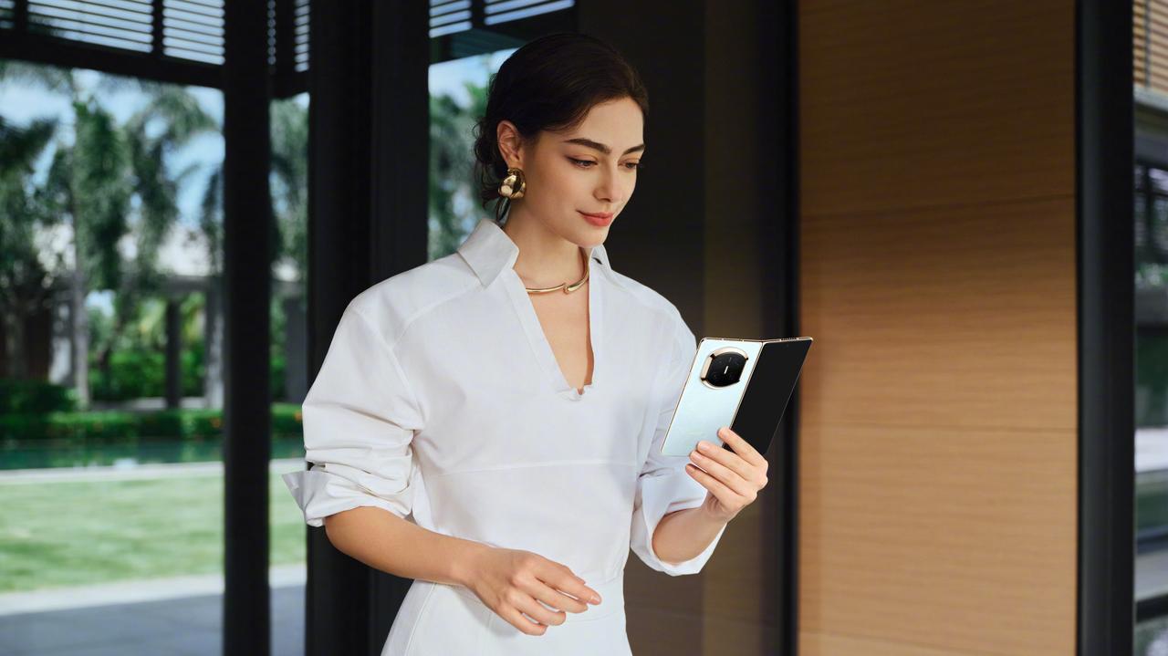 华为MateX7的价格一出来，我整个朋友圈和微博首页都被刷爆了，话题直接冲上热