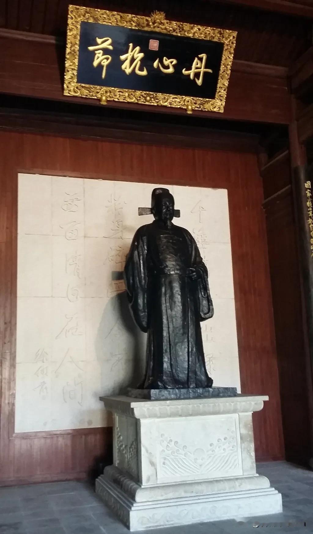 1457年，于谦被砍头后，锦衣卫去抄家啥也没抄到！正失望呢，突然发现有间小屋门