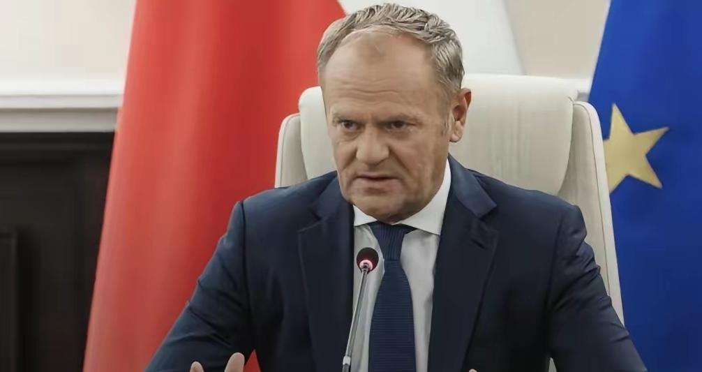 波兰总理图斯克对美国政府背离冷战时期的反俄、反苏立场感到不满。他致言美国说：“亲