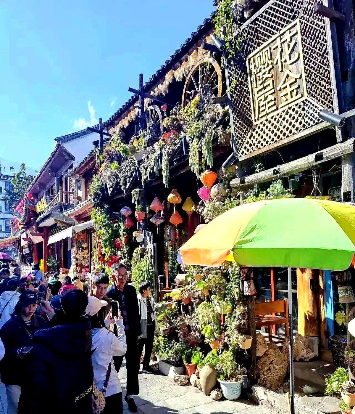 以前陪酒进医院，现在集体考司法。这背后，是一场悄无声息的巨大变革。过去一