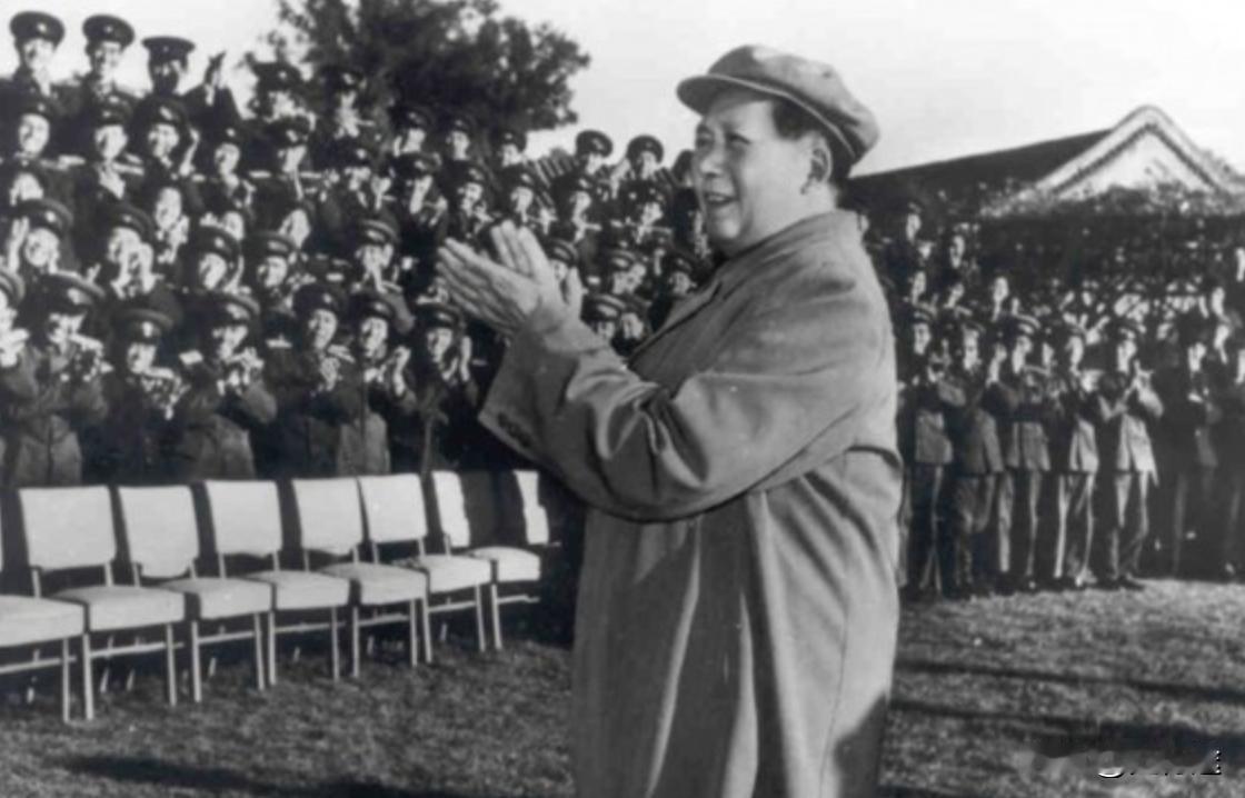 毛主席后来回忆抗美援朝出兵前的决策，他说支持他的只有两个半人。熟悉毛主席的人