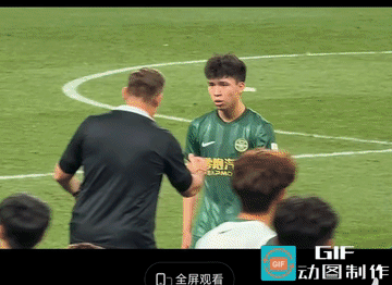 浙江队0:4负于成都蓉城后，队内头号球星王玉栋心态有点儿崩溃了，下来之后一直向主