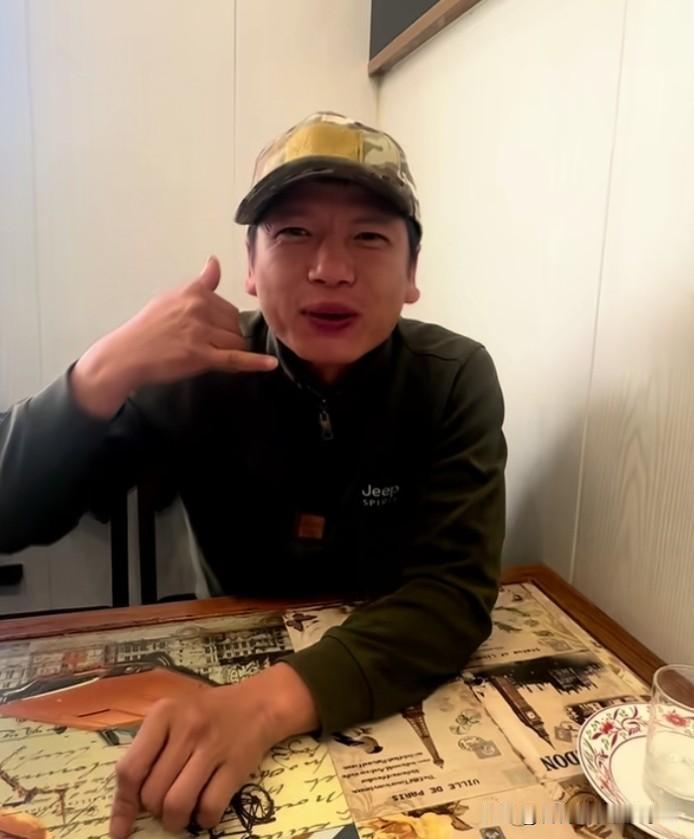 发现丁一的无人机的大山说：别把我抬的太高。双鸭山驱车千里带三架带热成像无人机的