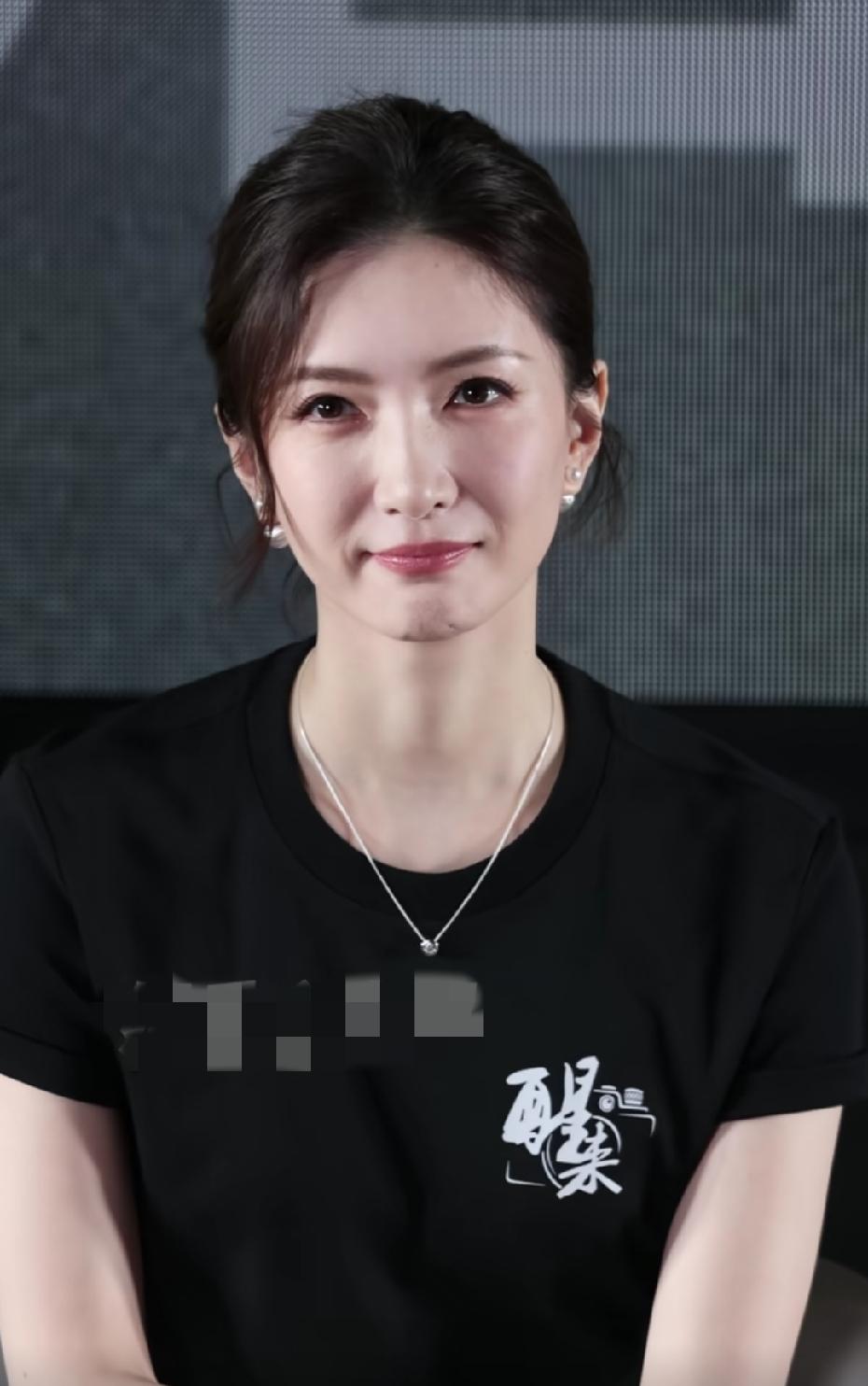 有没有发现她越来越像一个人？猛一看还以为是万人迷陈好呢！江疏影美的很高级！她的美