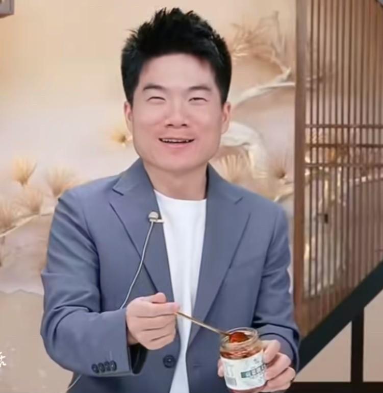 宇辉讲起小时候放姨妈家的牛的经历，有点理解宇辉的妈妈为啥满村子追着他打了。别人家