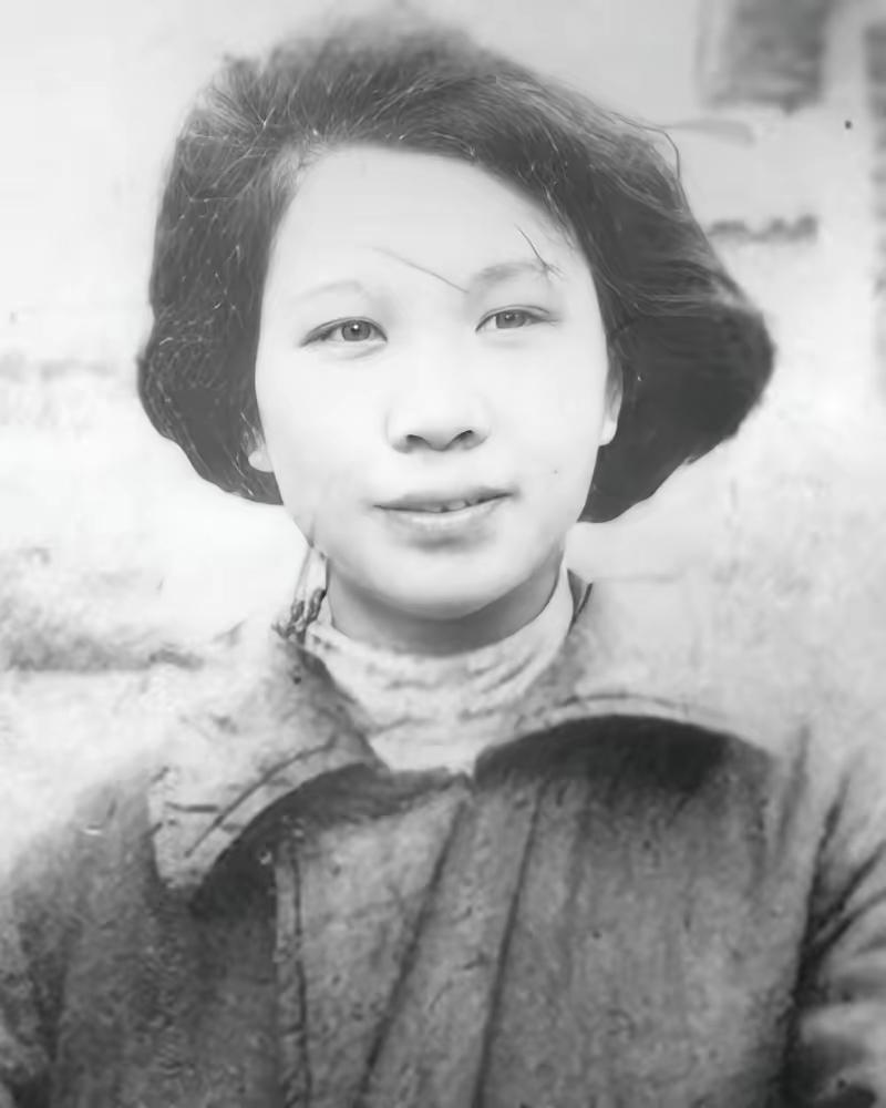 歌乐山挖出戴手铐女遗骨，竟是党中央苦苦寻找的革命烈士歌乐山挖出戴手铐的女遗