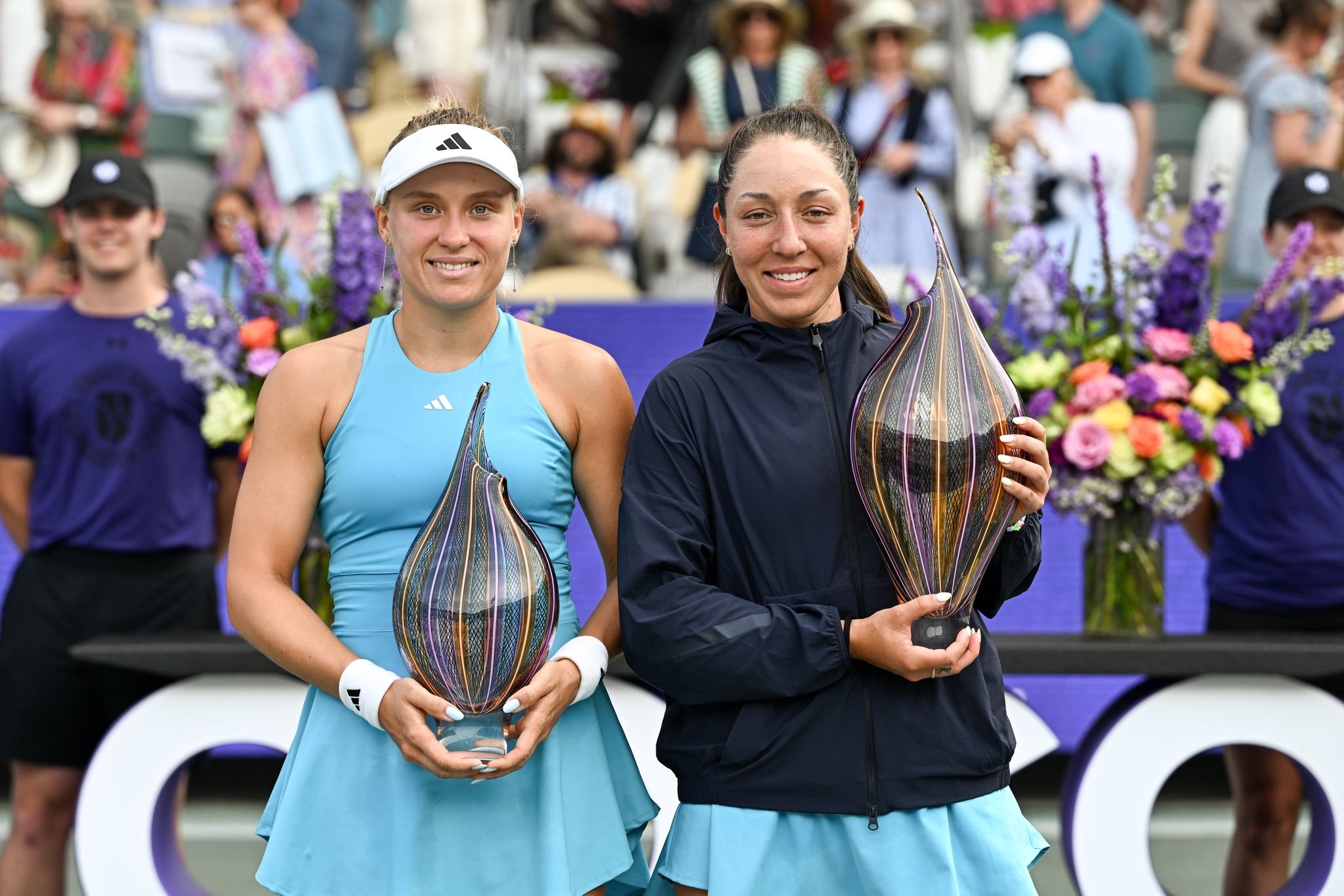 佩古拉成为自小威（12-13）以来，首位卫冕查尔斯顿战冠军的球员。2026赛季除