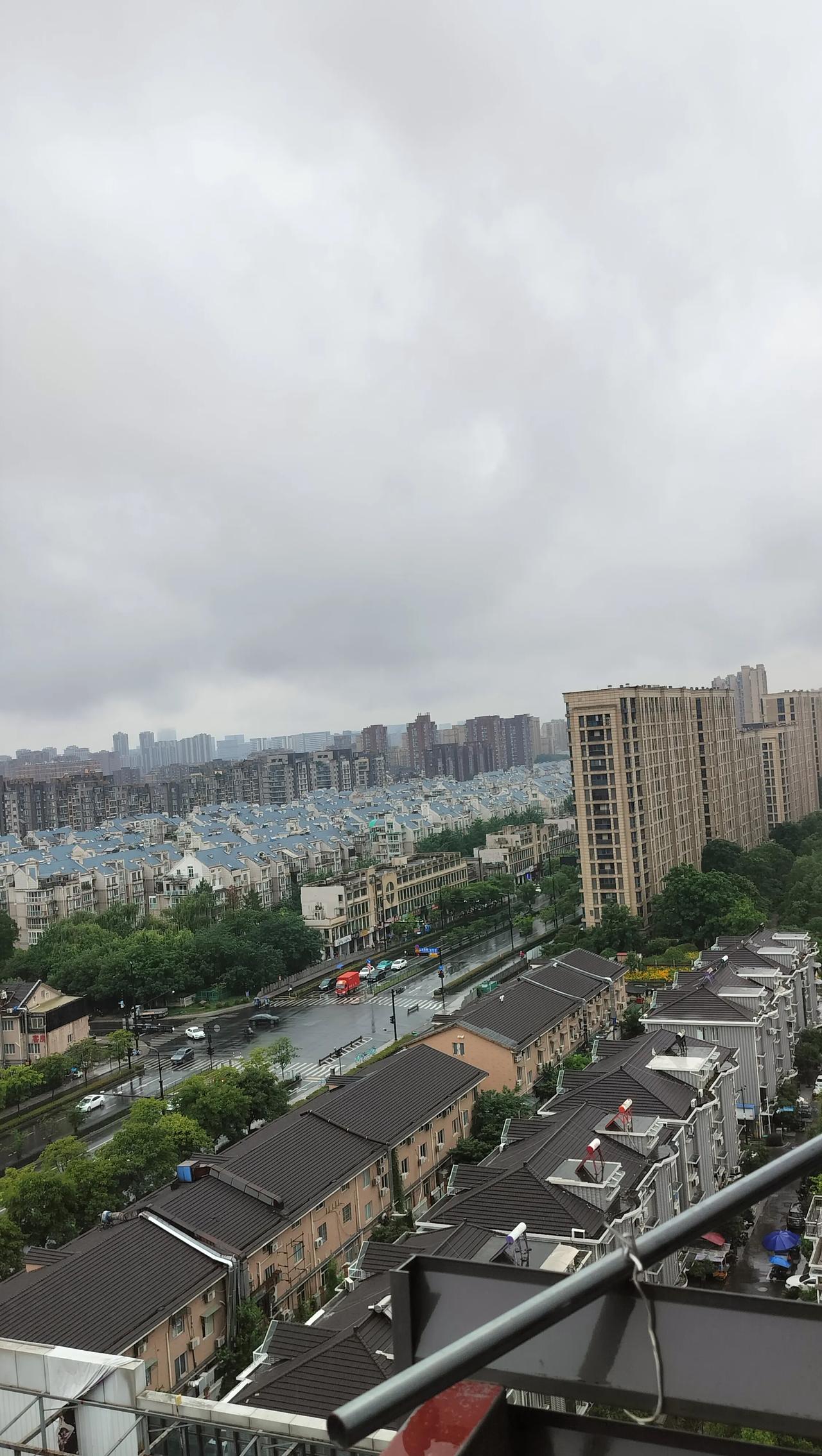 最痛快一次的卖房，我有一套房106万最低103万卖挂中介多年，有天早上我大发奇想