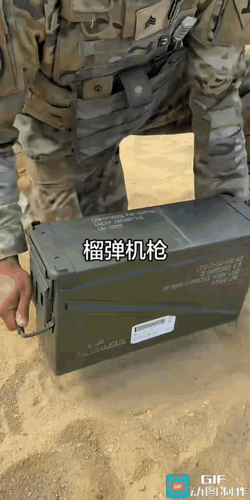 美军射击MK—19榴弹机枪，网友问：为什么人家的武器没有后坐力？看起来后坐力