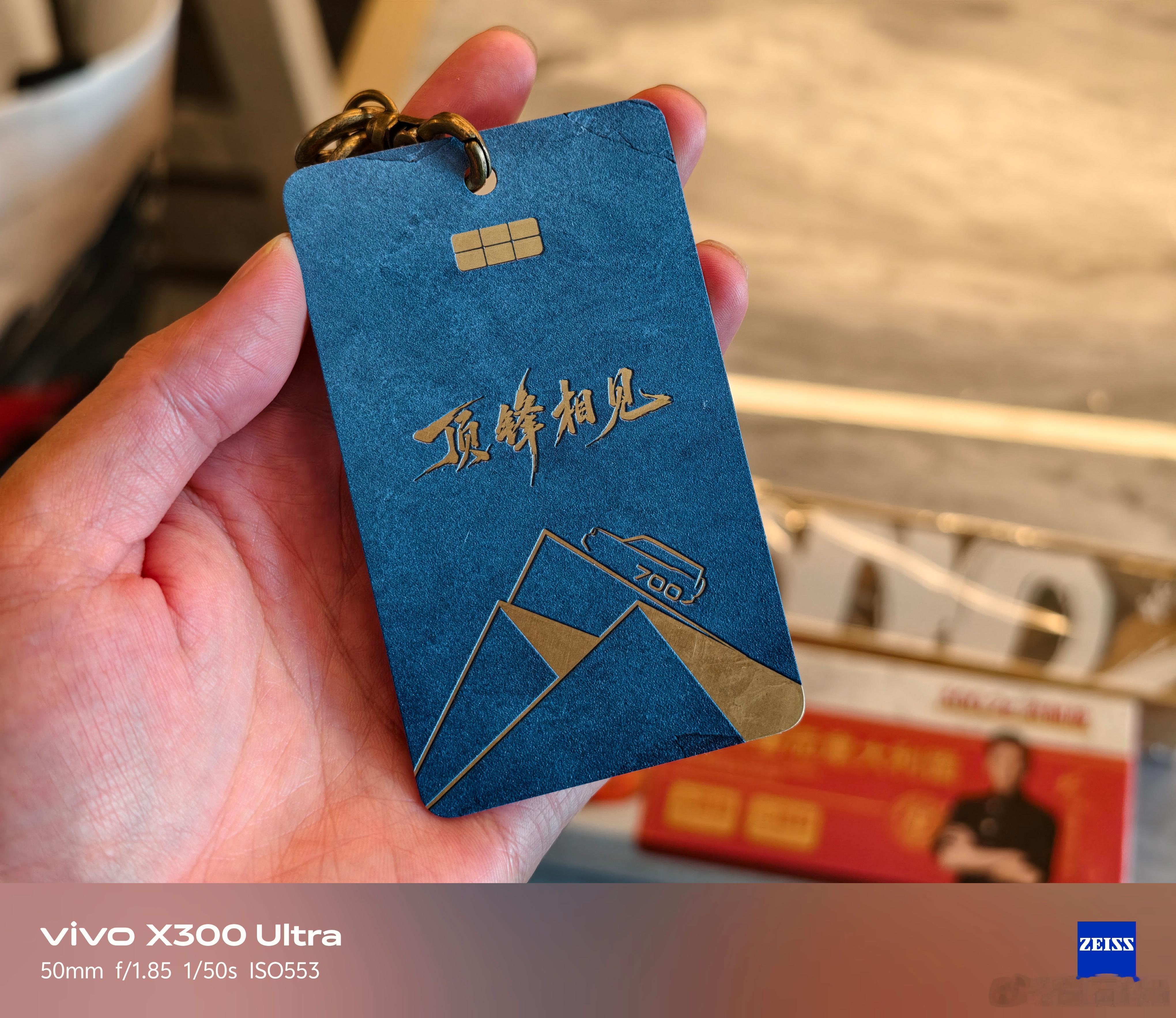 银河战舰700的伴手礼是谢霆锋锋味的午餐肉和意面，很独特。听说今晚谢霆锋会来👀