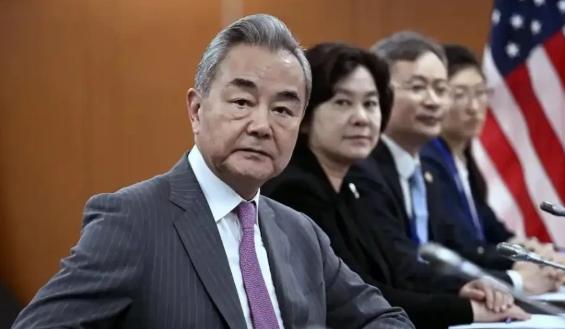 日本终于坐不住了！8月11日，多家日媒集体警觉：中国正在主动拉开与高市早苗当局的