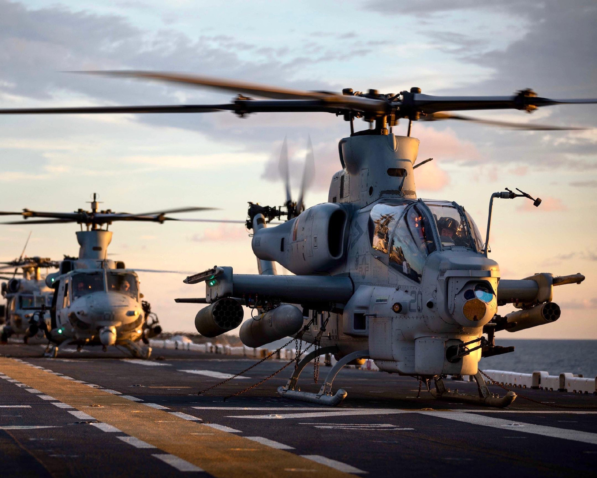 分享圖片：美國貝爾AH-1Z“超級眼鏡蛇”/“蝰蛇”攻擊直昇機