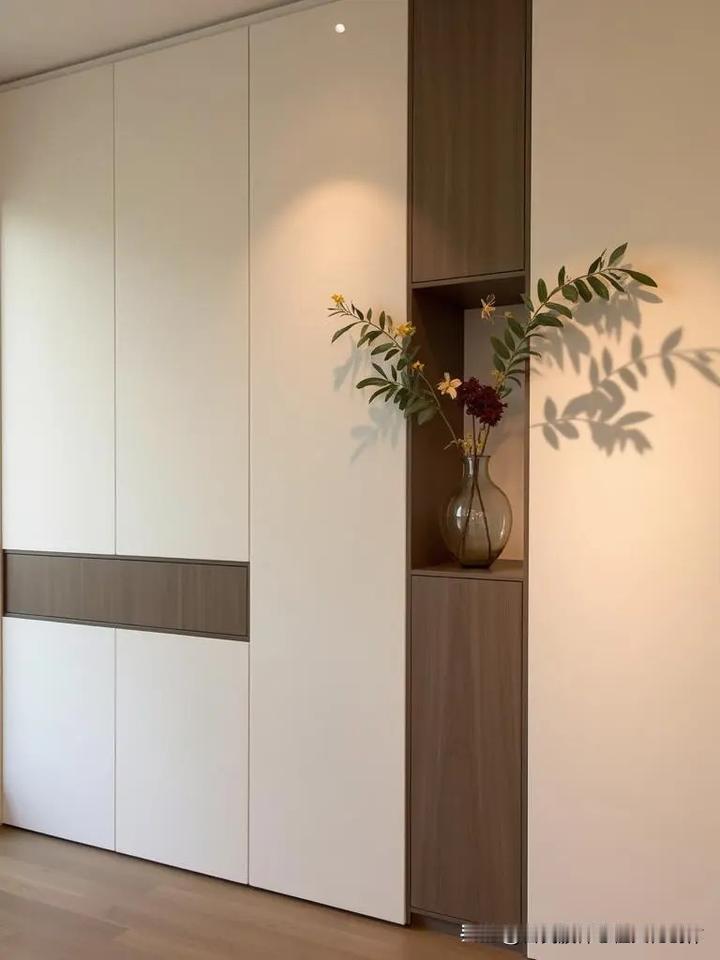 纯原木，零甲醛全屋定制家居。总共85平方米，装修不算豪华，但实用又环保，不用担