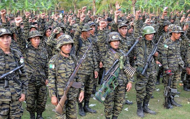 菲律宾炸锅了！陆军高官当众反水，撤回对马科斯支持，美国急了！其实，蒙高的反水