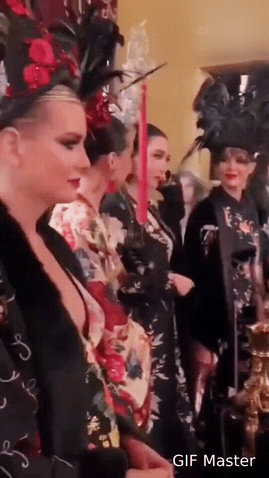 释永信在美国好莱坞比利佛山庄参加私人豪华排队的场景我就说为啥去拜