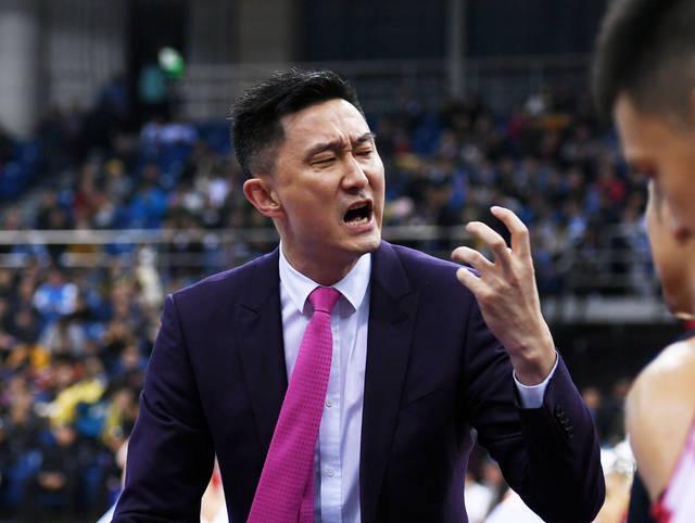 广东队打成这样，原因在哪里？其实大家都知道！管理层如果再没有举动，球迷都要揭竿而