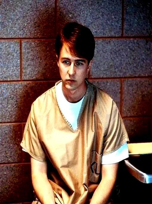 当年，俩新人抢同一个角色，诺顿拿下《一级恐惧》一炮而红，戴蒙输给《造雨人》顺势起