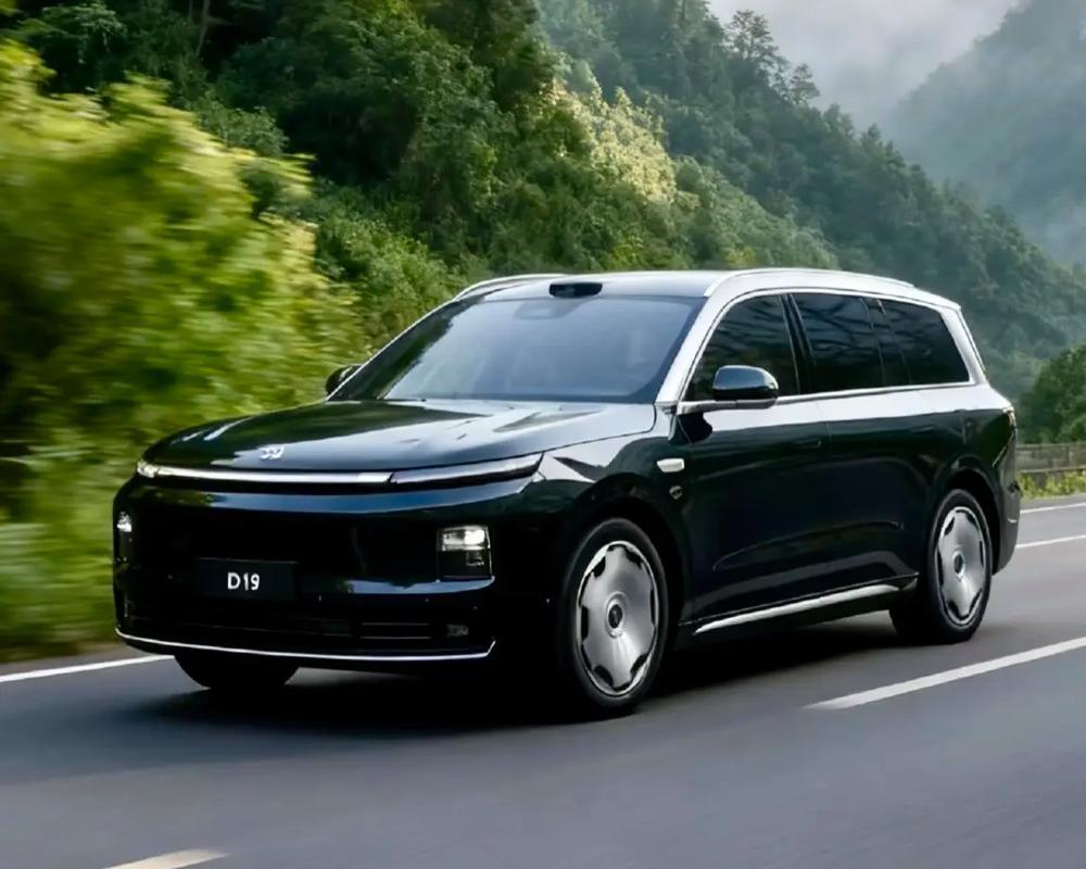 2026年准备买车的朋友，听句过来人的劝：1、要实用选SUV：视野好、空间大