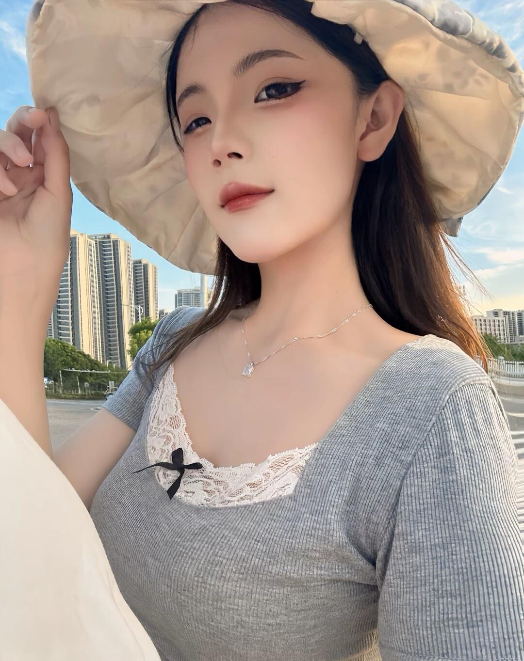 夏日清新穿搭，优雅甜美，轻松自在