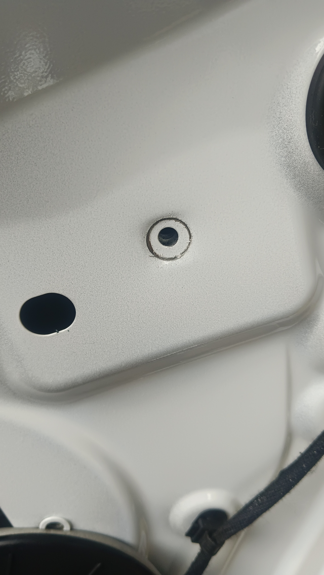 比亚迪这质量真的让人蛋疼比亚迪宋ProDMI车门，搞个塑料垫片就那么难吗？铁皮