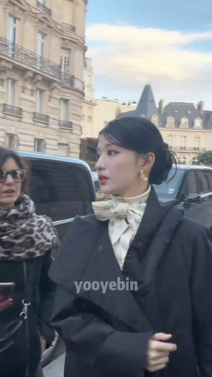 王楚然这波老钱风也太会穿了✨复古气质直接拉满，低调又有质感。随便一拍都是炸街