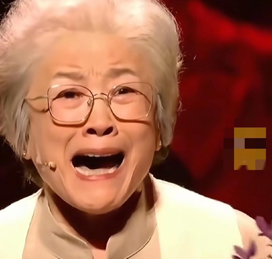 宋春丽老师一嗓子，喊哭了无数网友！抗日战争80周年晚会上，74岁的宋春丽跨时空