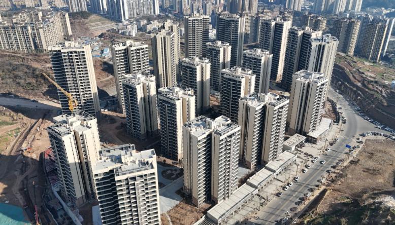 中国房地产这场“拆弹”，不是几家房企爆雷那么简单，而是一场牵动地方财政、居民信心