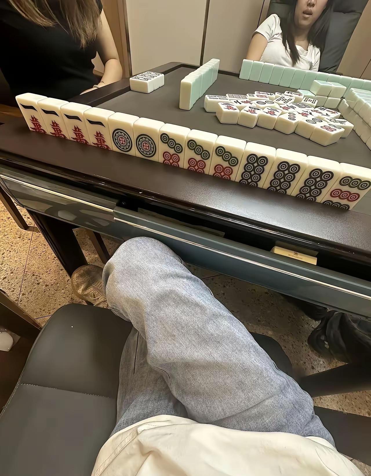 抓到一幅好牌，来个麻将高手，该打哪张牌？