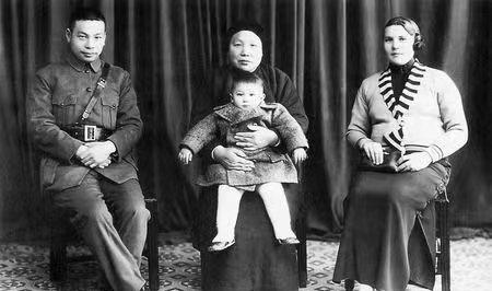 毛福梅关键时间线：含蒋介石、蒋经国。1. 1882年毛福梅出生于浙江奉化