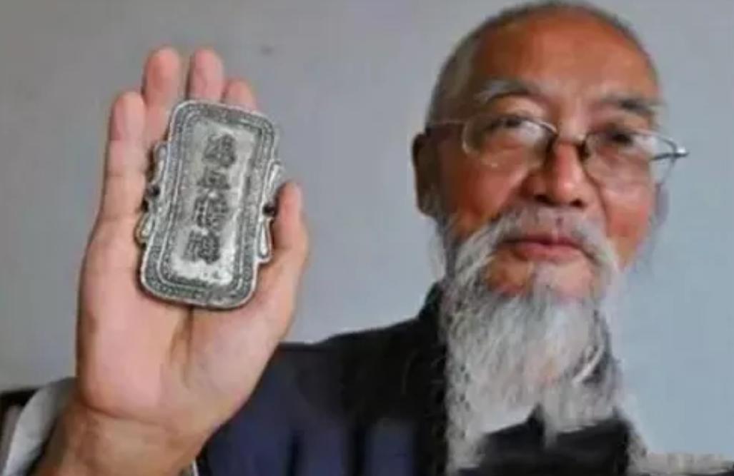 “你算什么东西？这是我的东西，你说上交就上交”！湖南一大爷在2016年登上鉴宝节