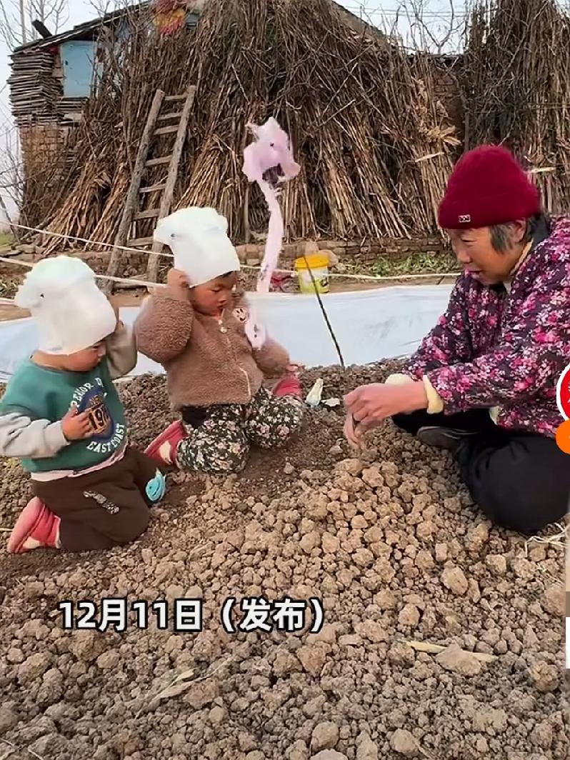 这样玩不吉利！奶奶带娃参加白事，回家后的操作令宝妈“无语”不知道的还以为是真的