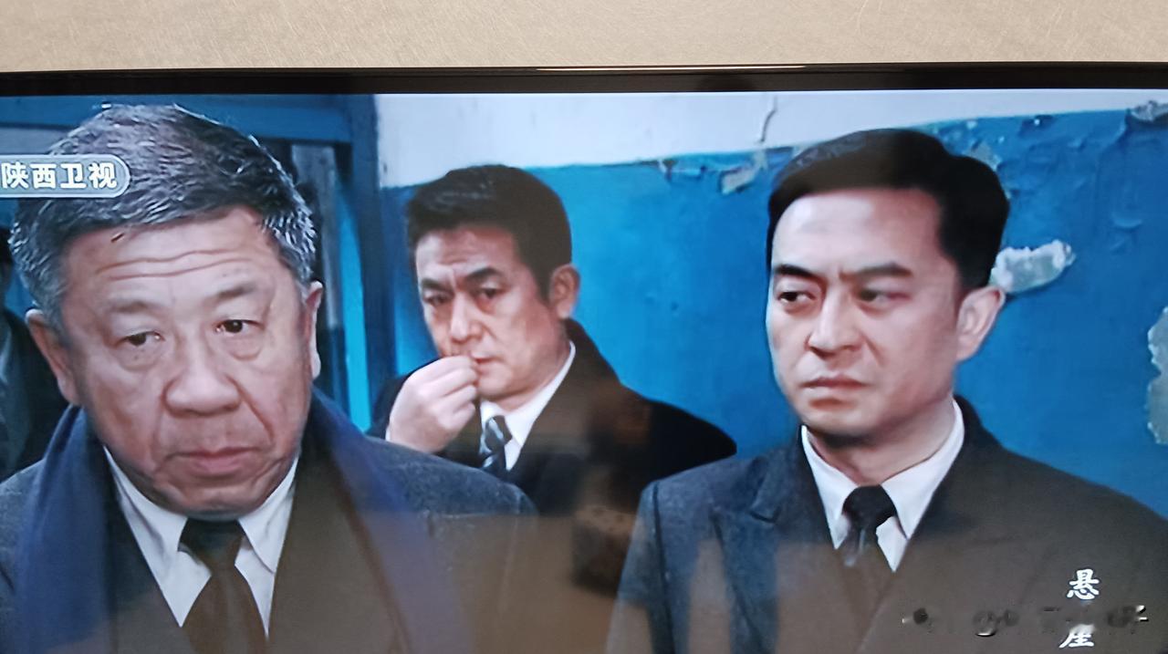 如果让你们把谍战电视剧排个名，你们能把张嘉译主演的《悬崖》排第几名？说句实话，本