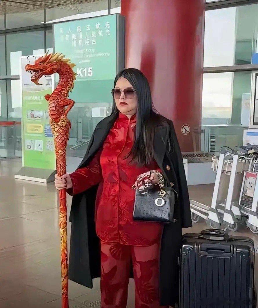 这还是我们读书那会认识的李湘么