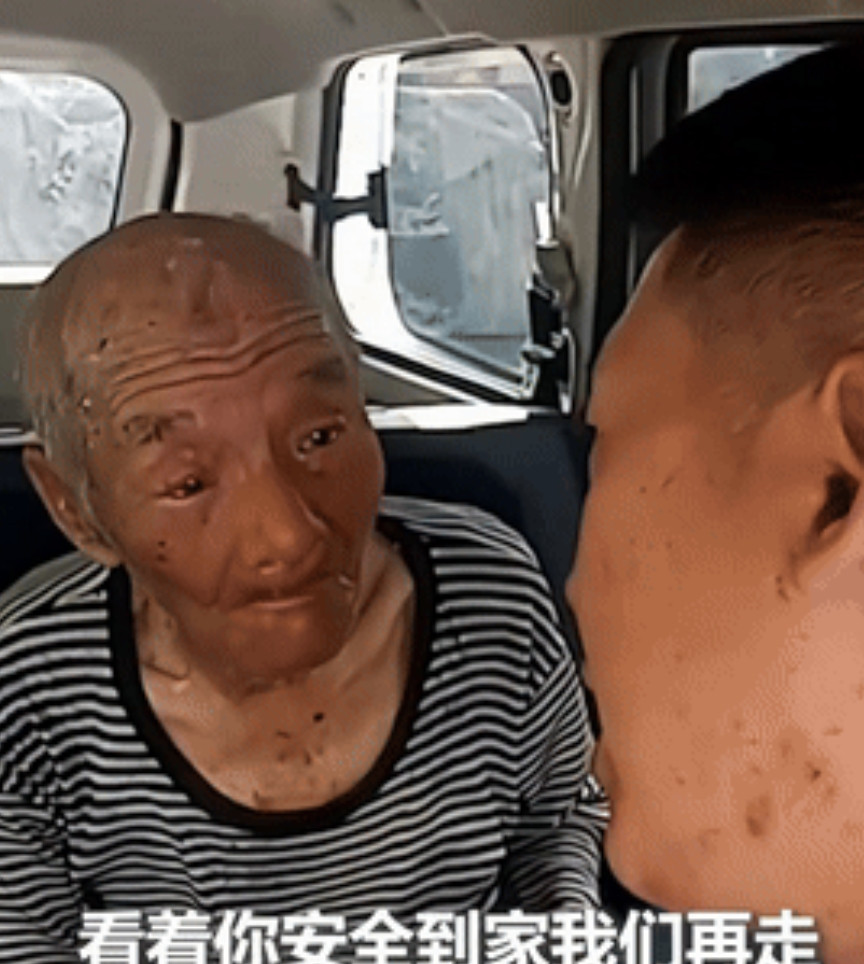 “眼泪止不住了！”90岁老兵要给警察付油钱，被告知“我们为人民服务”！不料，老兵