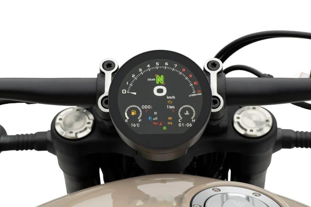 机车摩托车随着跨骑的自动挡风潮，无极也给自己家的当红巡航车CU625配上了AM